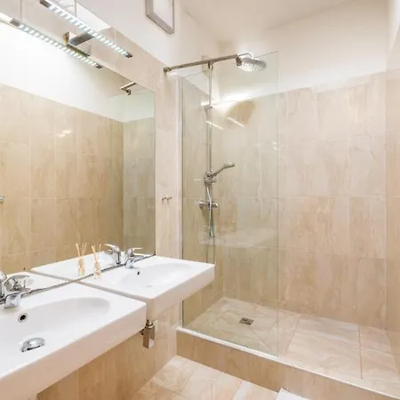 Templova - Old Town Large With Terrace Apartment *