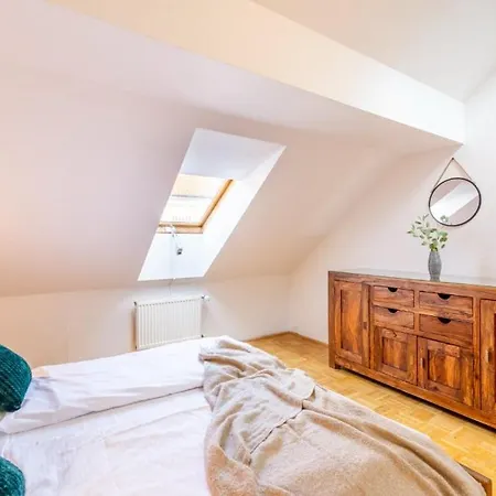 Templova - Old Town Large With Terrace Apartment