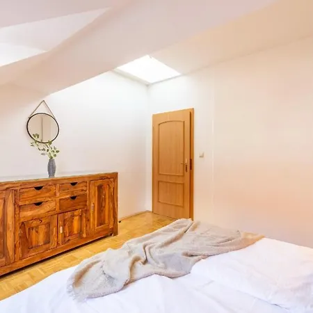 Templova - Old Town Large With Terrace Apartment