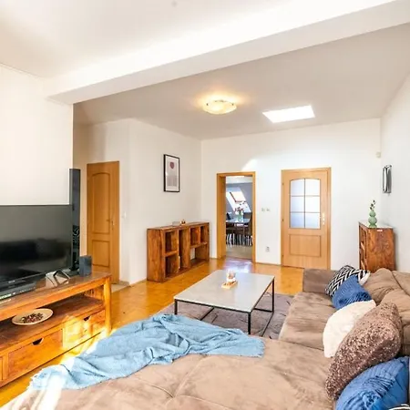 Templova - Old Town Large With Terrace Apartment