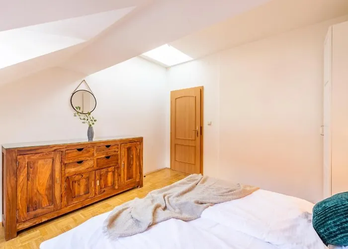 Templova - Old Town Large With Terrace Apartment